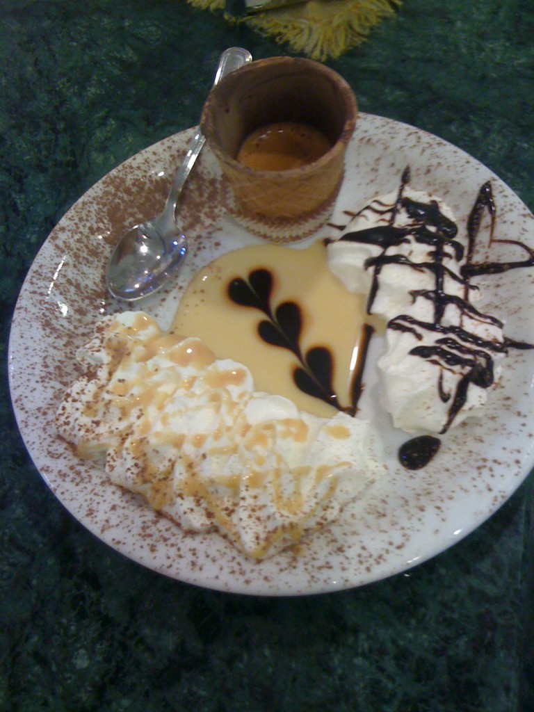 un dessert a base di crema zabaione, panna, cioccolato e caffè.